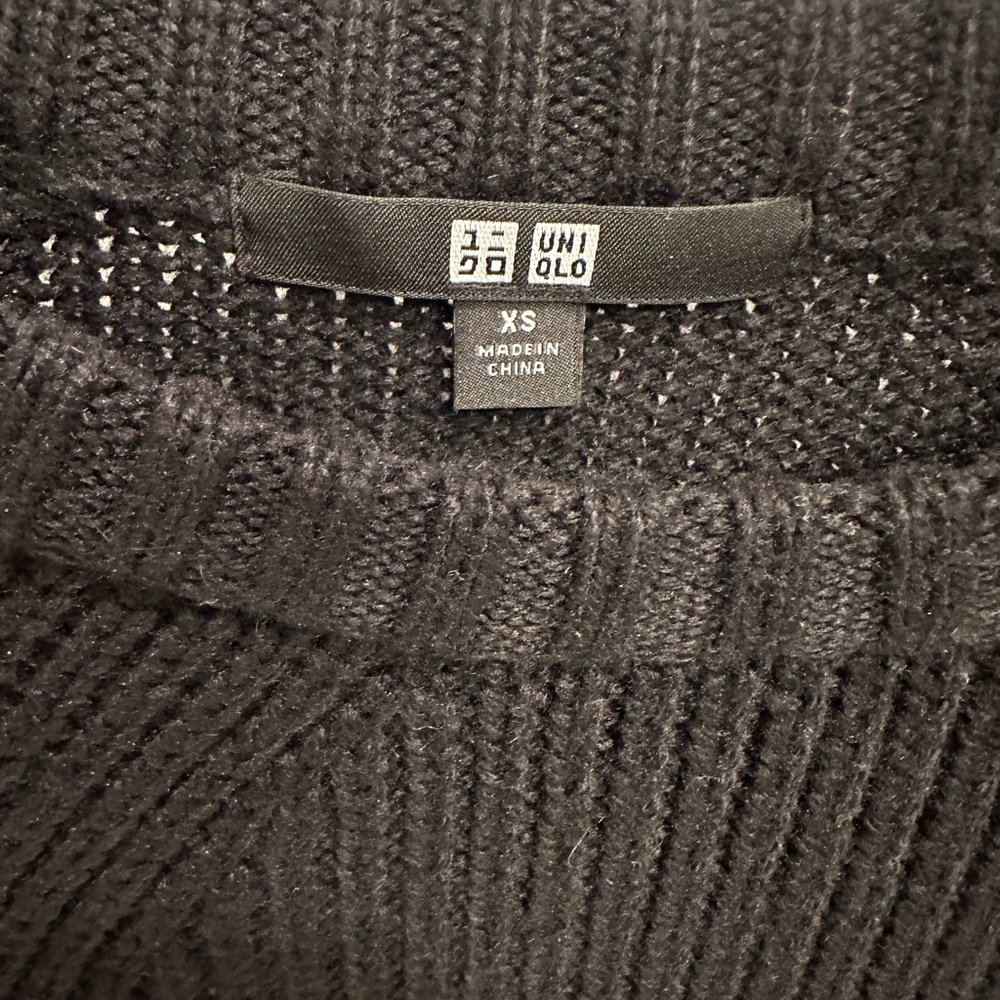 Uniqlo Sweater - Picture 3 of 3
